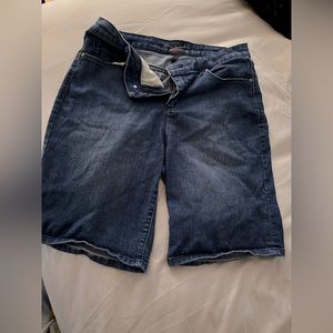 Stretch bermuda shorts